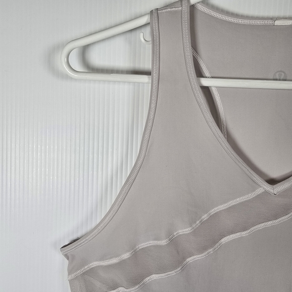 Lululemon Mesh in Motion Racerback in Dove Grey size 6? Activewear Athlete - Picture 4 of 8